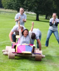 Construction de véhicules en carton, à plein gaz !